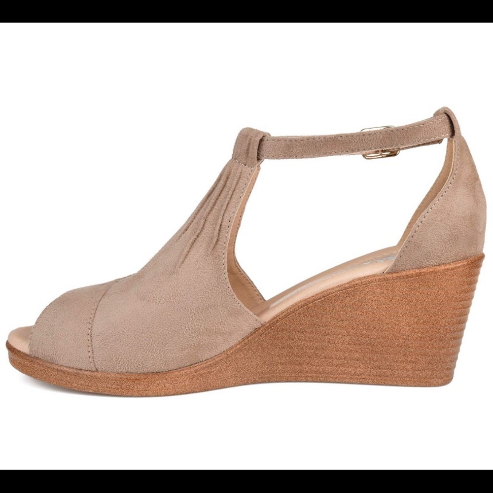 🌸One Day Sale!🌸 Journee faux suede wedge sandals
